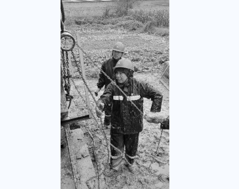 采油廠用防爆手拉葫蘆吊裝抽油機